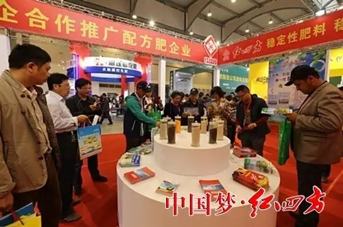 紅四方秉承誠(chéng)信、共贏、合作、和諧理念,與經(jīng)銷(xiāo)商朋友一起,共同分析和運(yùn)作市場(chǎng),指導(dǎo)廣大經(jīng)銷(xiāo)商搞好復(fù)合肥經(jīng)營(yíng)活動(dòng)。 紅四方秉承誠(chéng)信、共贏、合作、和諧理念,與經(jīng)銷(xiāo)商朋友一起,共同分析和運(yùn)作市場(chǎng),指導(dǎo)廣大經(jīng)銷(xiāo)商搞好復(fù)合肥經(jīng)營(yíng)活動(dòng)。