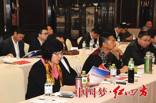 積極探索農(nóng)資網(wǎng)絡(luò)營(yíng)銷(xiāo)工作,推動(dòng)線下傳統(tǒng)渠道和線上網(wǎng)絡(luò)渠道的整合。 積極探索農(nóng)資網(wǎng)絡(luò)營(yíng)銷(xiāo)工作,推動(dòng)線下傳統(tǒng)渠道和線上網(wǎng)絡(luò)渠道的整合。