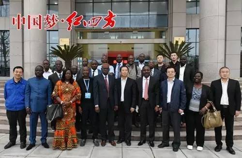 科特迪瓦自貿區項目代表團一行來中鹽紅四方考察復合肥項目 科特迪瓦自貿區項目代表團一行來中鹽紅四方考察復合肥項目